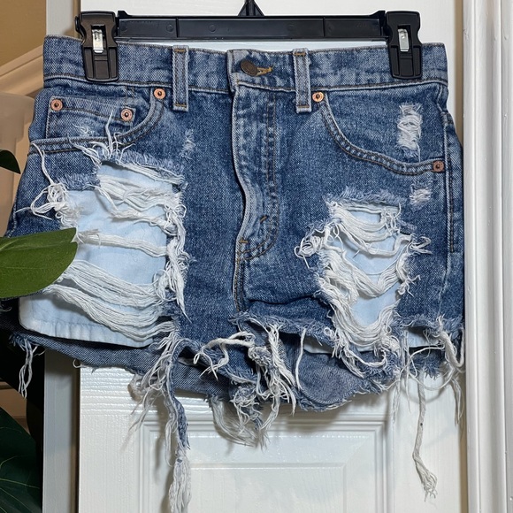 💙🆕Levi’s blue Jean shorts size 4 - Picture 2 of 4